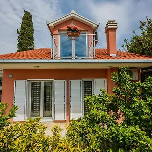 https://ana-kastela.splithotels.org