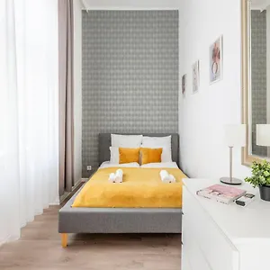 https://apt-lovely-2bedrm-2bathrm-in-the-heart-of.inbudapesthotels.com