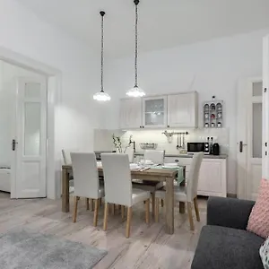  Apartment Perfect Day 3 -3 Bedr, 2 Bathrooms Hungary